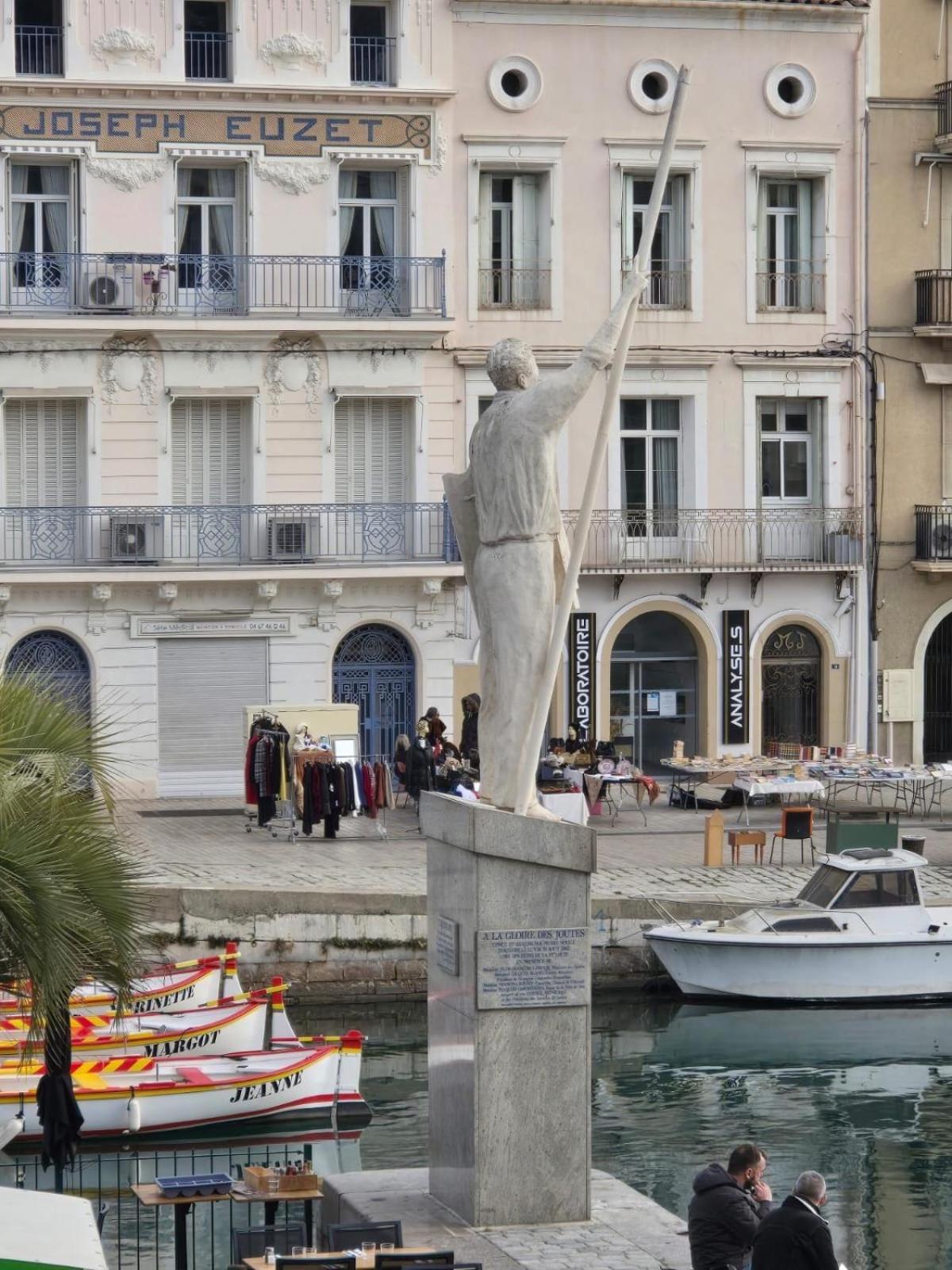 Emplacement Rare Elegant Appartement Avec Balcon Sur Le Canal Royal Sète Zewnętrze zdjęcie